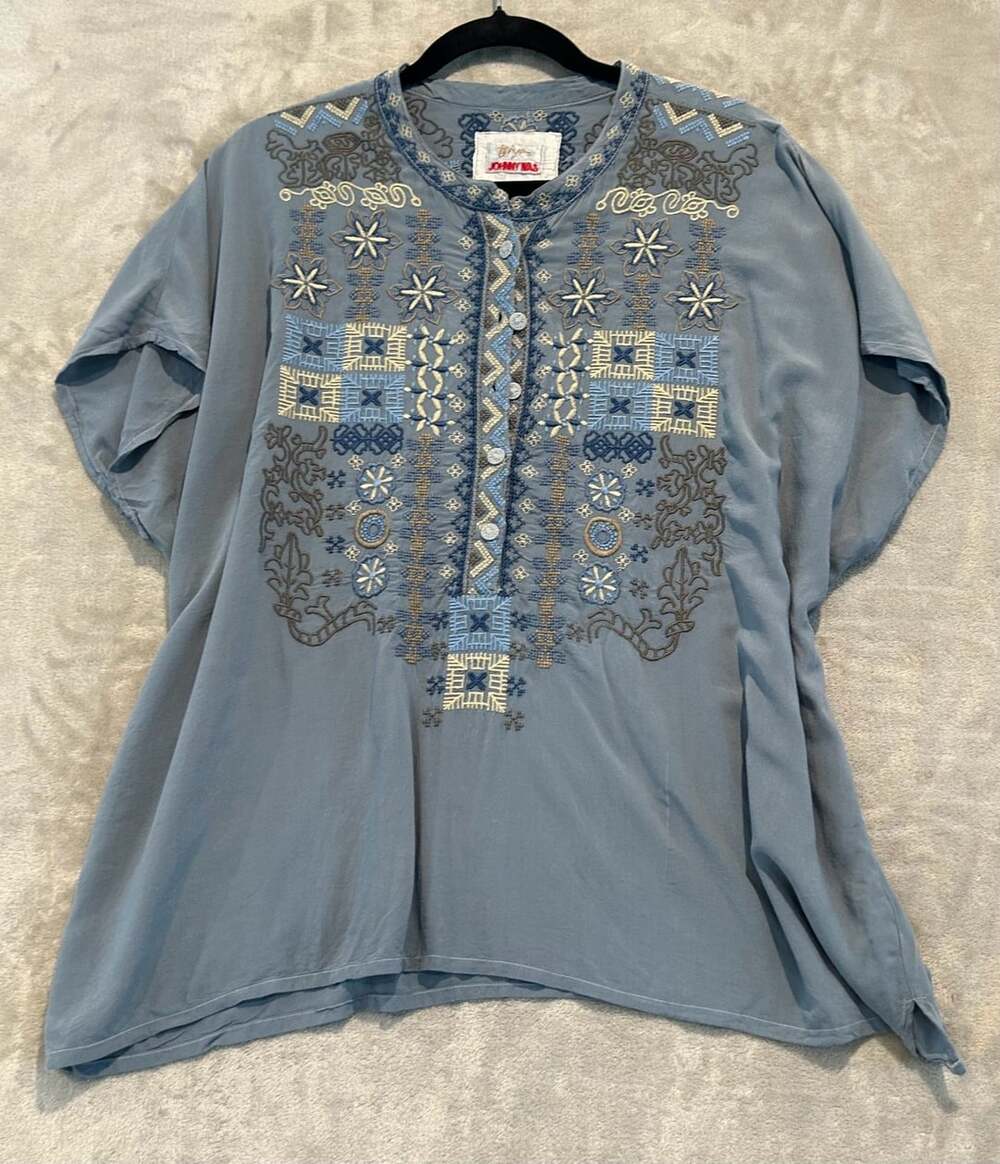 Johnny Was Embroidered Blouse Size M Blue